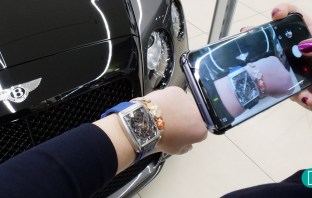 VAULT V1 on a lady's wrist